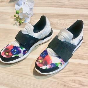 Aldo Sneakers, size 7